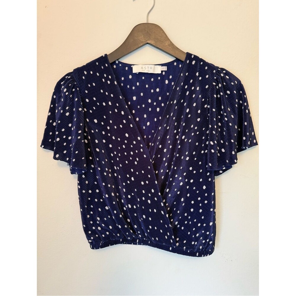 ASTR the Label Plisse Ribbed Flutter Sleeve Wrap Crop Blouse Blue Polka Dot XS